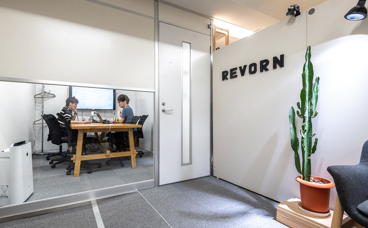 株式会社レボーン