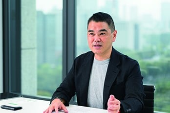 オフィスを完全撤退し全社員フルリモートワーク体制に移行