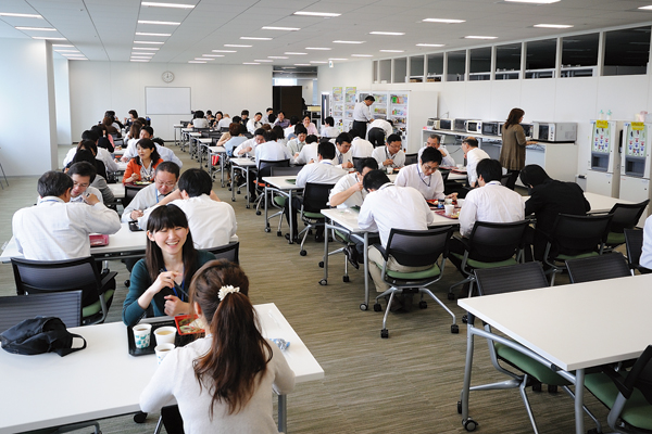 オフィス移転プロジェクト事例 /株式会社マルハニチロホールディングス / 食堂