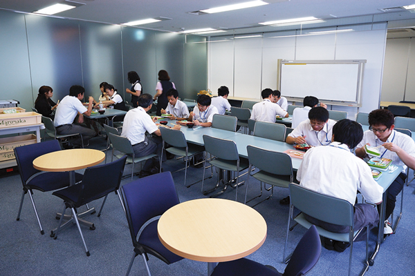 オフィス移転プロジェクト事例 /株式会社住友電装株式会社 / 食堂