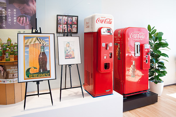 オフィス移転プロジェクト事例 / 東京コカ・コーラボトリング株式会社　旧式の自販機