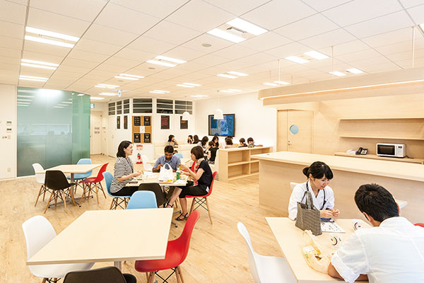 ラウンジ