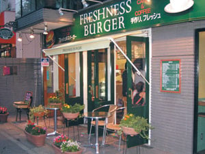 出店エリアによって、微妙に趣きが異なる既存店。あざみ野店