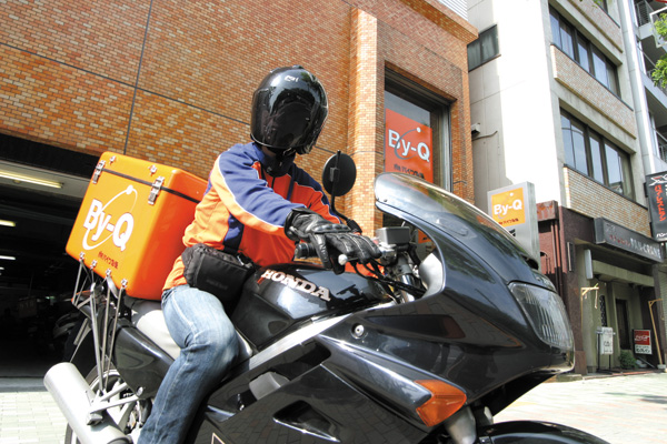 バイク便ライダー
