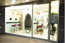 原宿・表参道駅構内｢Quatre Beaute｣